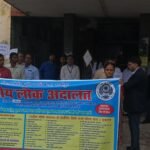 र्फी रिज़वी की रिपोर्ट गाजीपुर  आज गाज़ीपुर कचहरी परिसर से  12 सितंबर को लोक अदालत के आयोजन को ले कर एक रैली निकाली गई जिसको जिला जज  और अपर जिला जज शक्ति सिंह जी ने हरी झंडी दिखा कर गाड़ी को प्रचार प्रसार के लिए रवाना किया इस मौके पर वकील साहब लोग और बैंक के अधिकारी भी मौजूद रहे